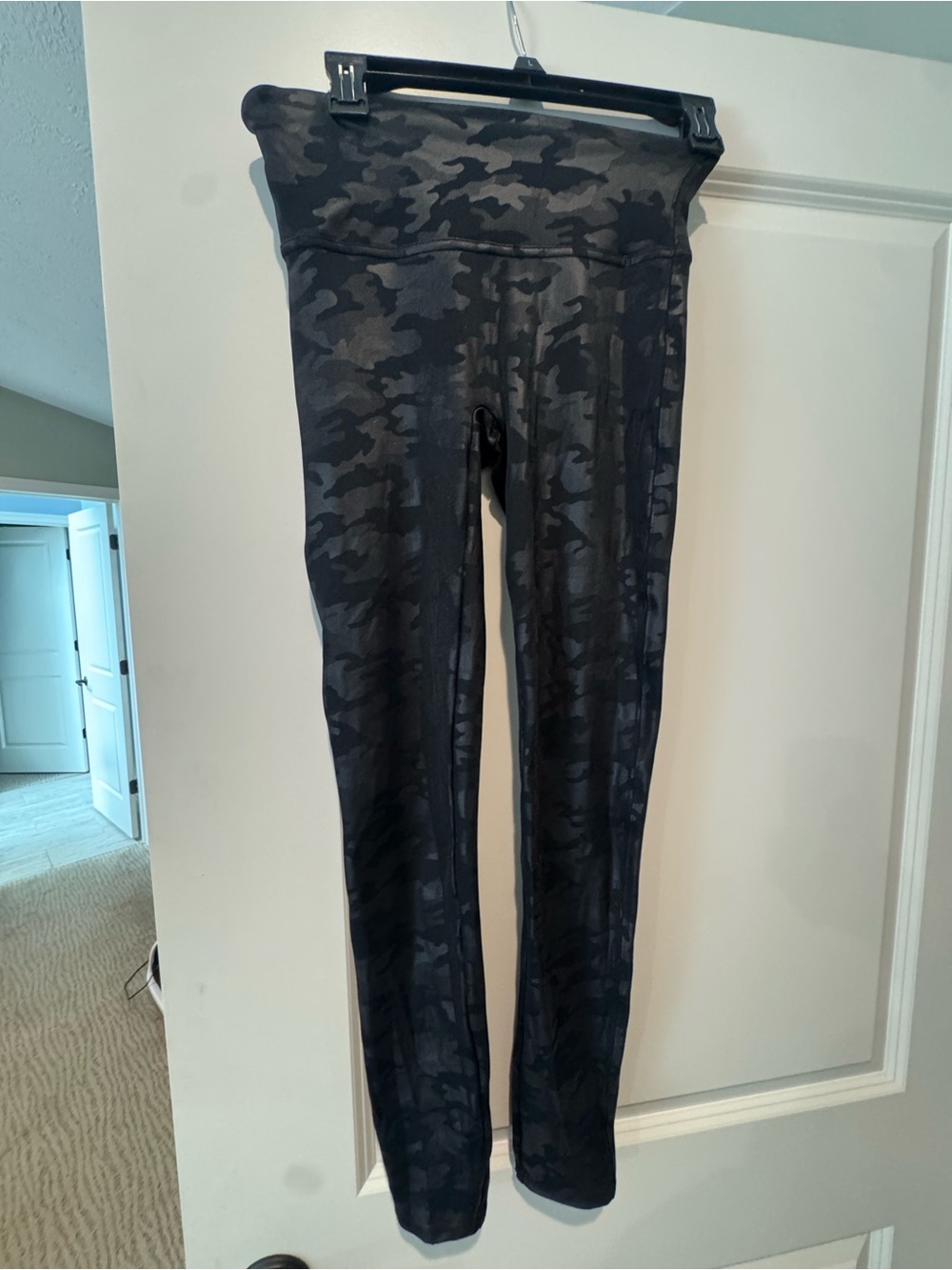 SPANX Black Camouflage Leggings with Red Tag